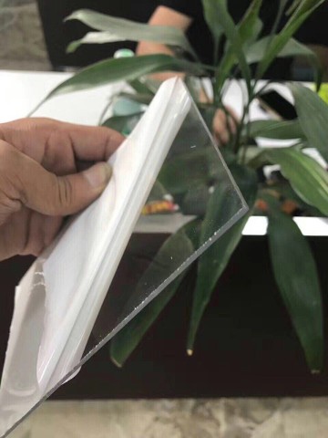 拱形屋頂上的采光帶老化變黃該怎么辦？